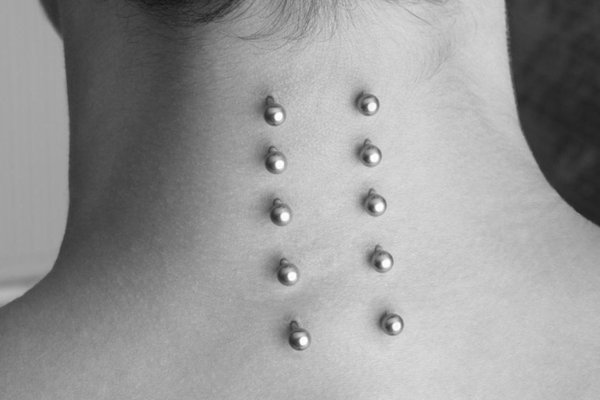 Piercing szyi