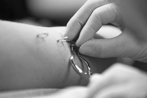 Piercing na plecach