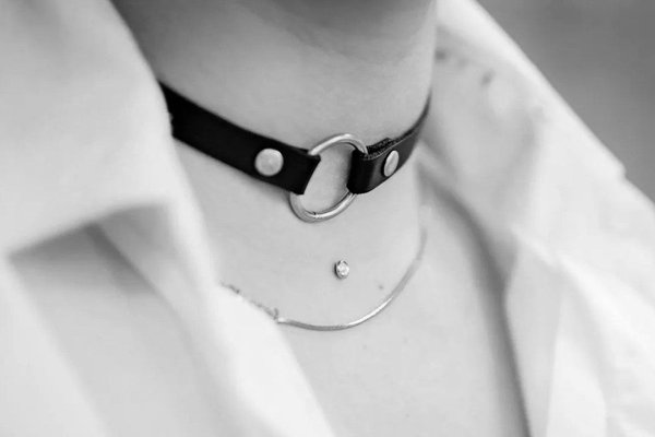 Piercing szyi