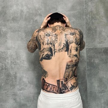 Tatuaż męski na plecach realistyczna kompozycja