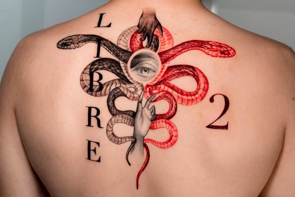 Tatuaż z wężami i okiem na plecach męski