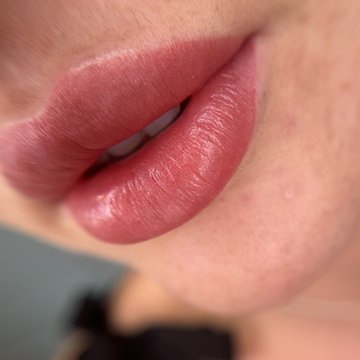 Szczecin: makijaż permanentny ust – efekt naturalny