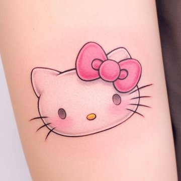 Tatuaż Hello Kitty na przedramieniu