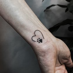 Tatuaże Damskie na Nadgarstku