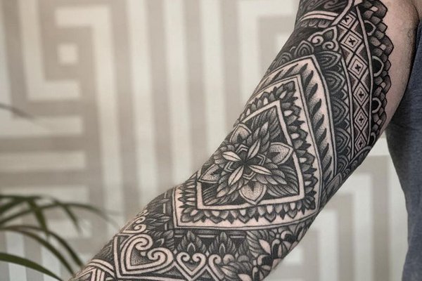 Cechy tattoos ornamental