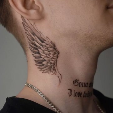 Pierwszy tatuaż męski z mandalą na szyi