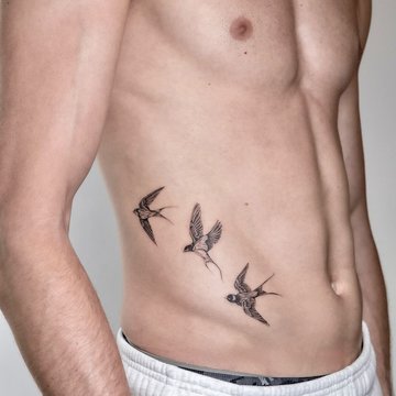Pierwszy tatuaż męski na żebrach
