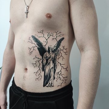 Tatuaż róża na żebrach męski  symbol siły i emocji