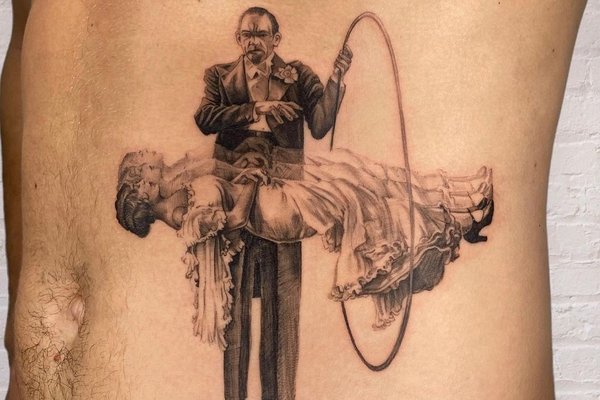 Tatuaż iluzjonista na żebrach męski