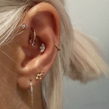 Kolczyk w Forward Helix z cyrkonią – elegancki detal w codziennej stylizacji