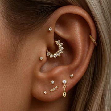 Modna kompozycja: Forward Helix i Tragus w nowoczesnej stylizacji