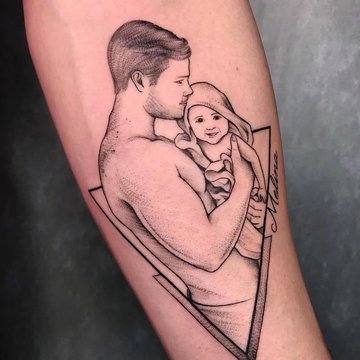 Tatuaż ojciec i córka w stylu dotwork